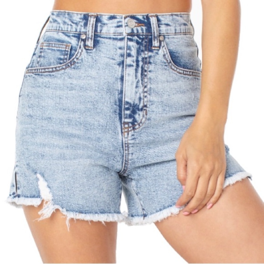 BRAND NEW Celebrity pink jean shorts